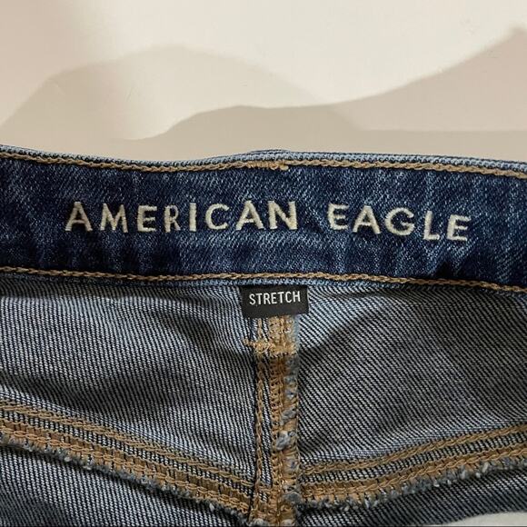 American Eagle High Rise Distressed Dark Wash Mom Denim Jean Shorts Size 6 - Picture 4 of 9
